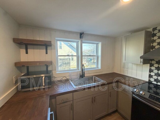 Building Photo - 607 Franklin St