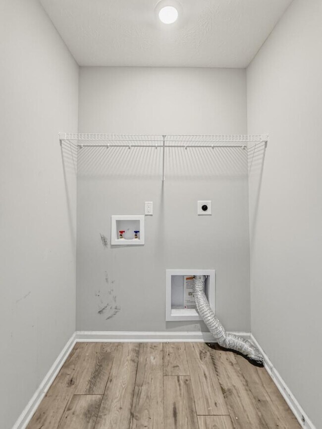 Building Photo - 2557 Plano Dr