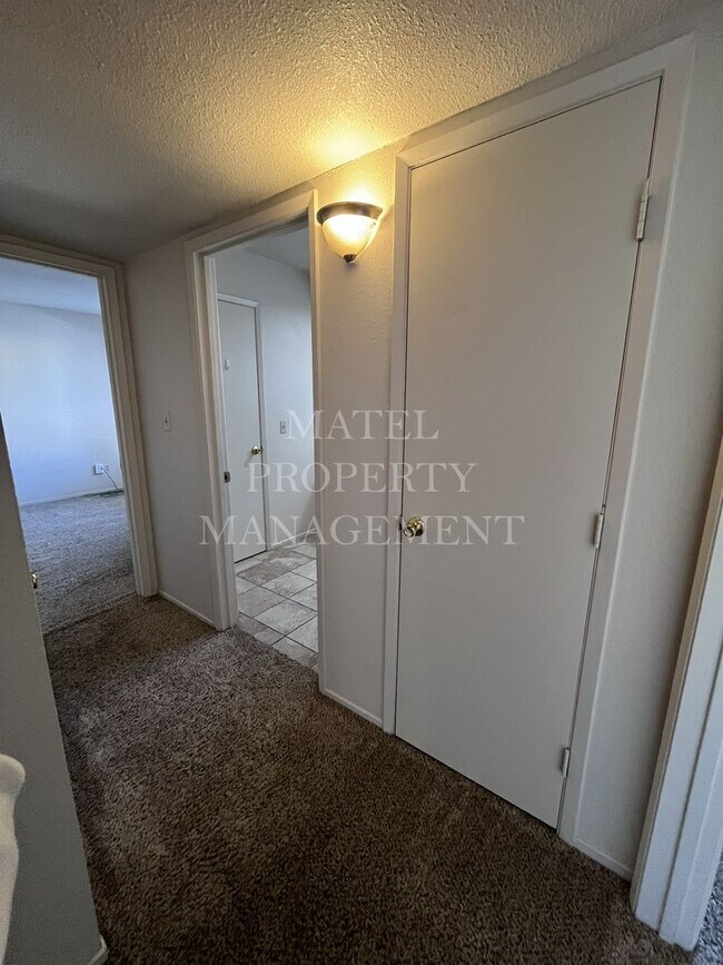 Building Photo - COLO370