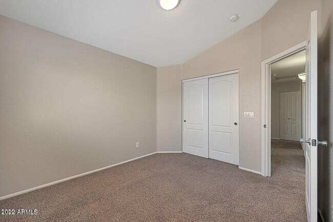 Building Photo - 15841 W Moreland St