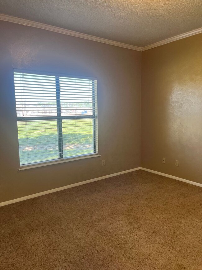 Building Photo - 1028 Mockingbird Ln