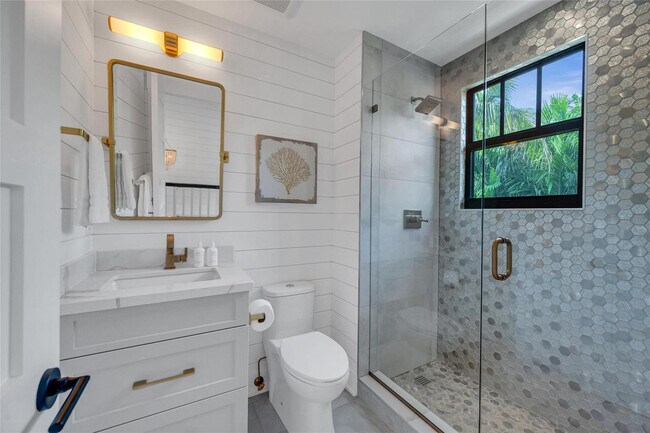 Building Photo - 450 N Swinton Ave