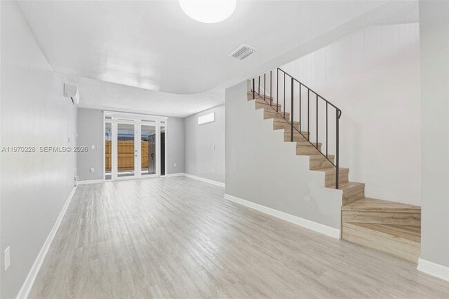 Building Photo - 1096 W 42nd Pl