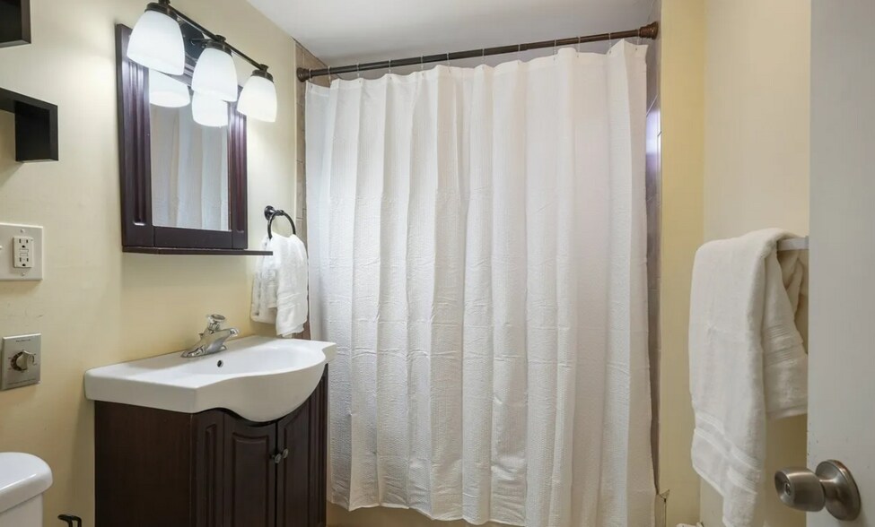 Building Photo - 15 Park St