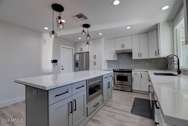 Primary Photo - 917 N 87th Pl