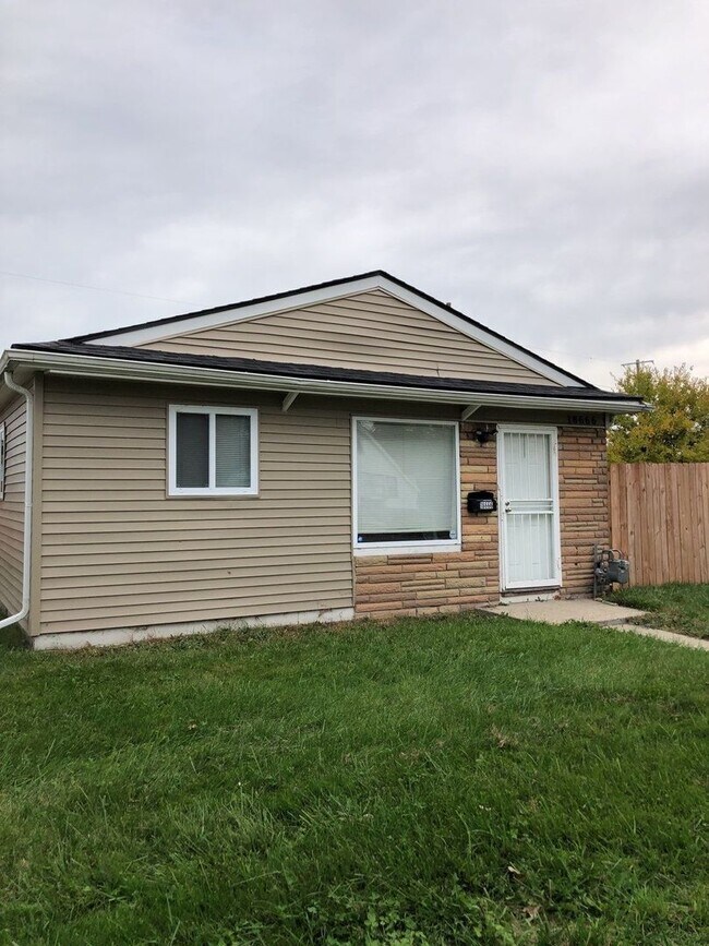 Building Photo - Fully Renovated 3-Bedroom Home – Move-In R...