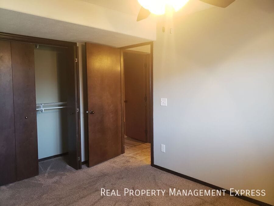 Building Photo - Lovely 4 Bed 2 Bath Home with a Huge Deck and Massive Fenced-in Yard