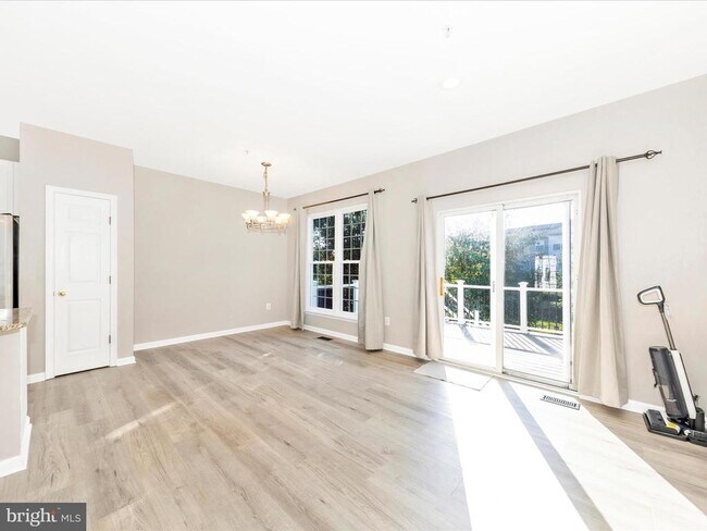 Building Photo - 2103 Paxton Terrace