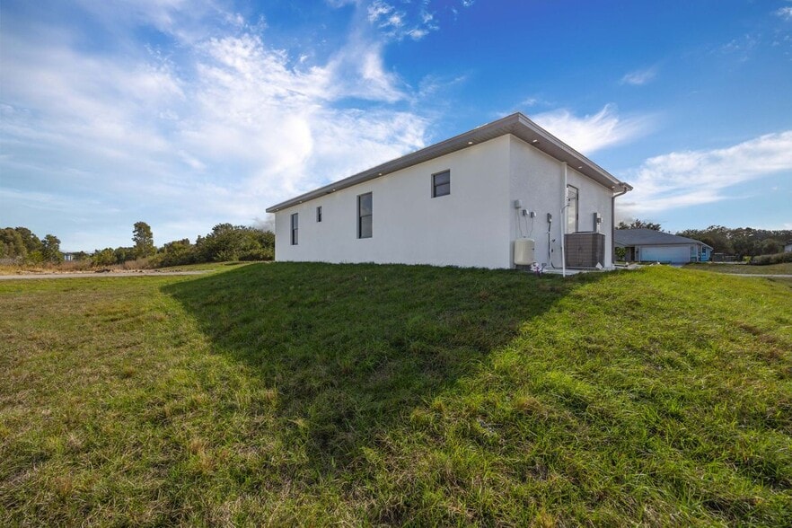 Building Photo - 1053 Marine Ave S