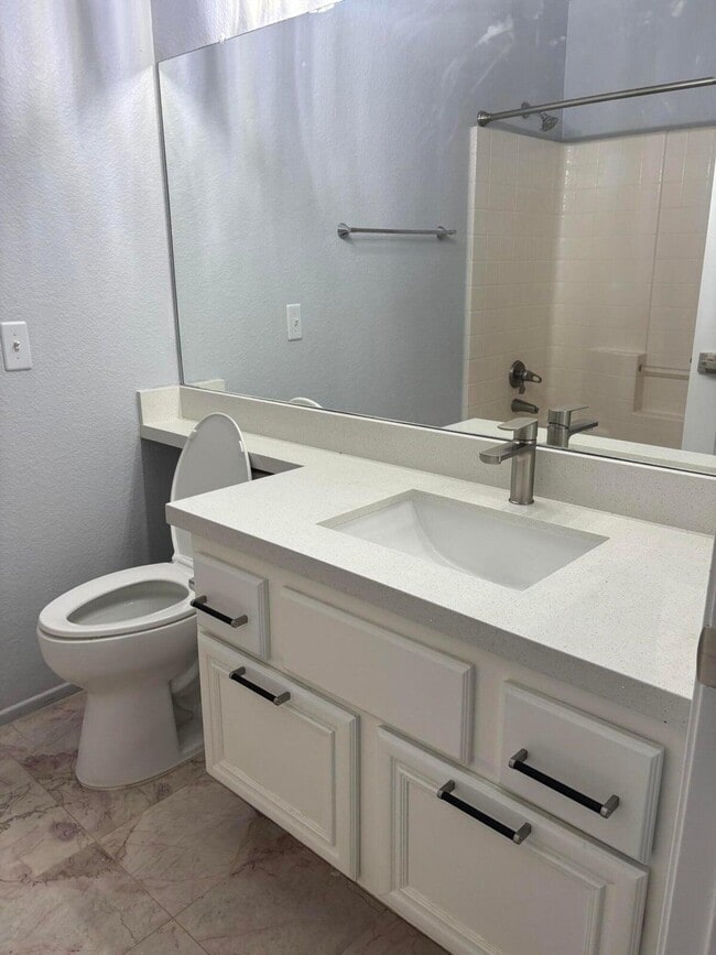 Building Photo - 47970 Vía Jardin