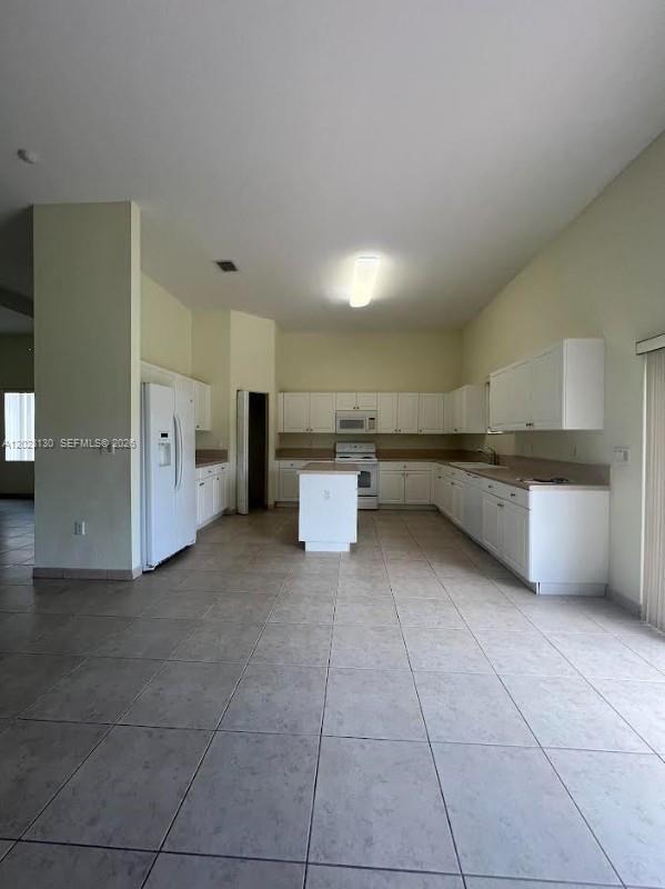Building Photo - 1423 NE 40th Rd