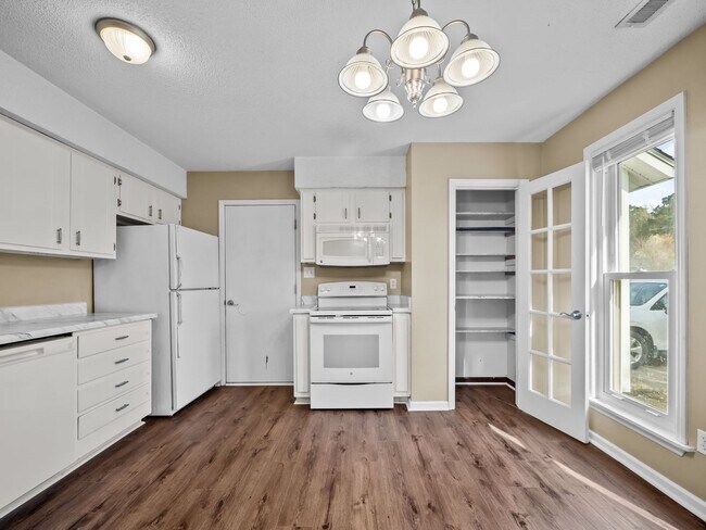 Building Photo - Welcome to Springdale Acres!