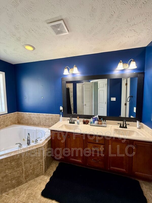 Building Photo - 6205 Yorkie Ct