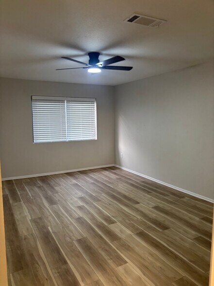 Building Photo - 8585 Glen Meadow Ln