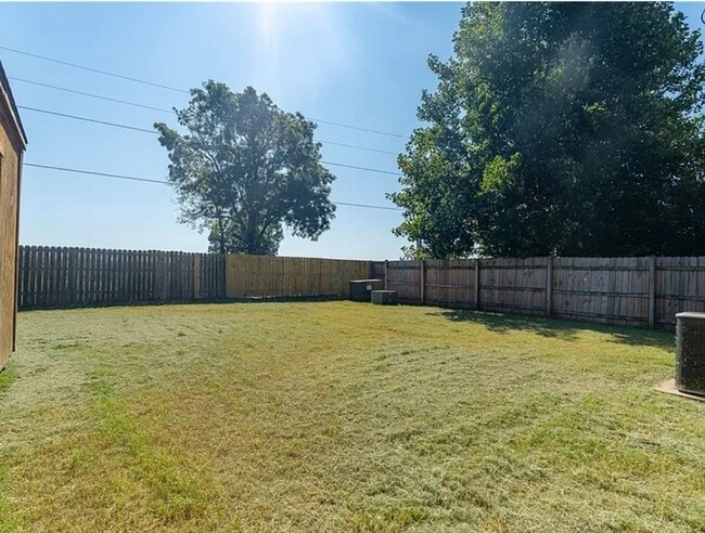 Building Photo - 1326 Tradition Ave