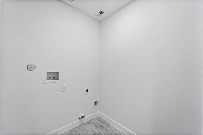 Building Photo - 913 Turner Dr