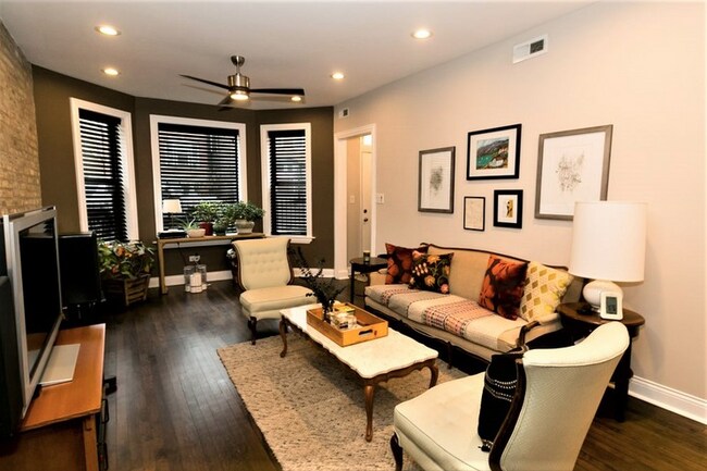 Primary Photo - 2 bedroom in Chicago IL 60647