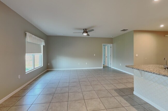 Building Photo - 186 Piave St