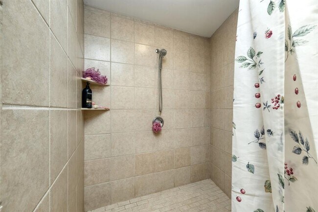 Building Photo - 1170 County Rd B