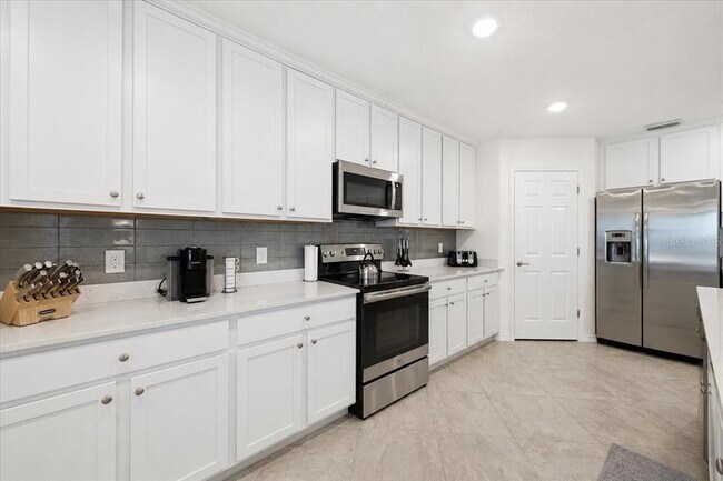 Building Photo - 10792 Tarflower Dr