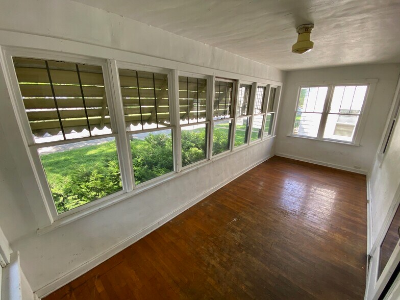 Building Photo - 780 Hillview Ave