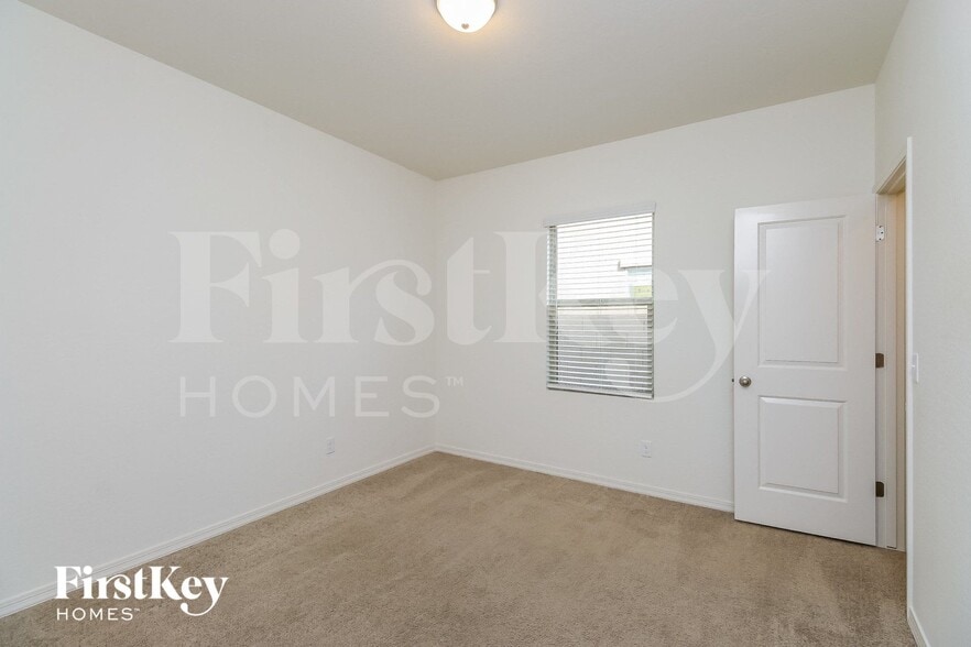 Building Photo - 370 W Powell Dr