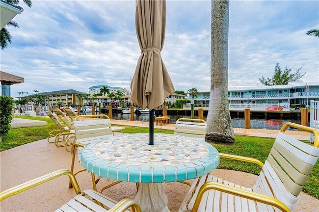 Building Photo - 2840 NE 33rd Ct