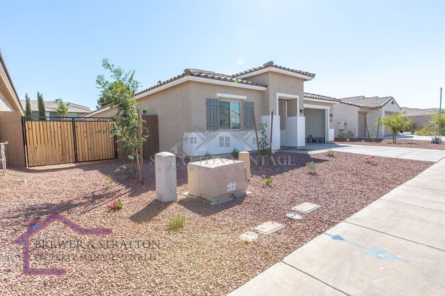 Building Photo - 495 E Rio Pl