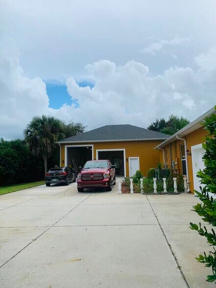 Building Photo - 628 Hills Blvd