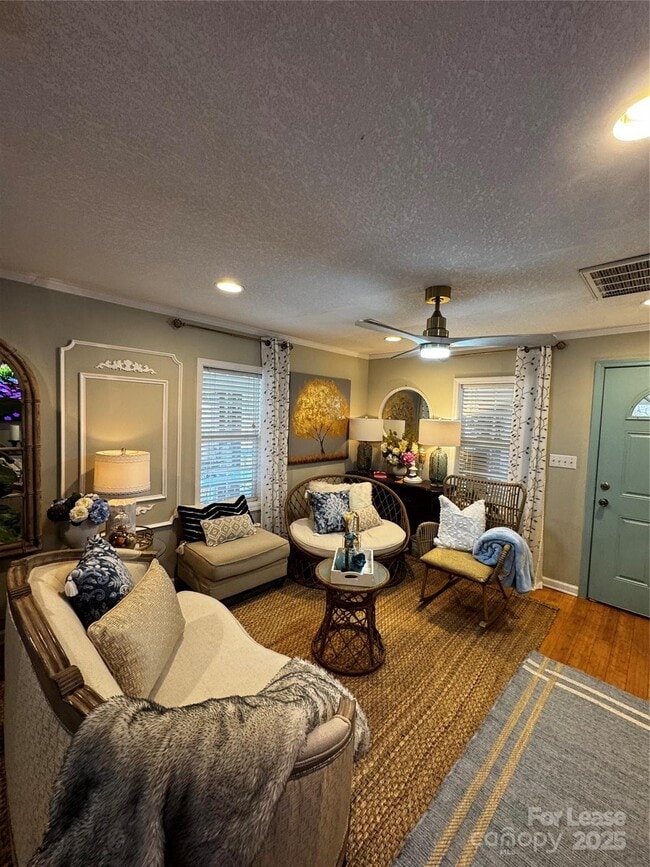 Building Photo - 404 Moss Springs Rd