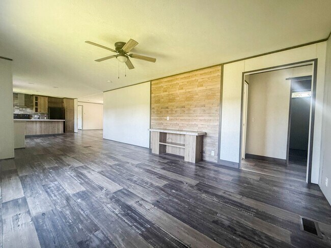 Building Photo - Spacious 4-Bedroom Home on 1 Acre in Peaceful Rickman Setting