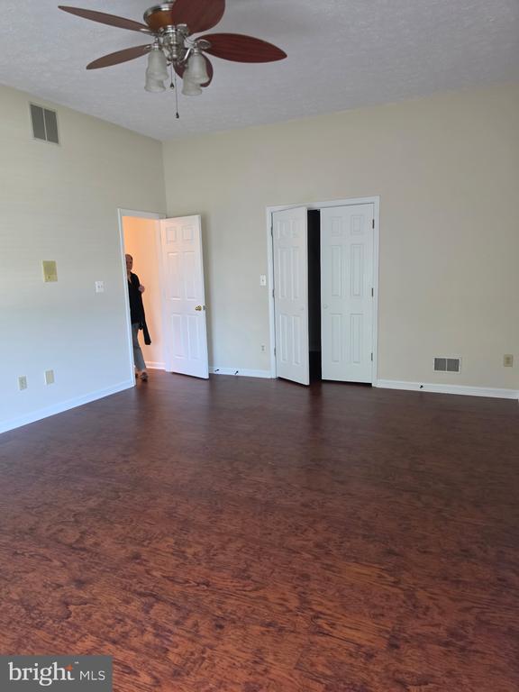 Building Photo - 101 Tarks Ln