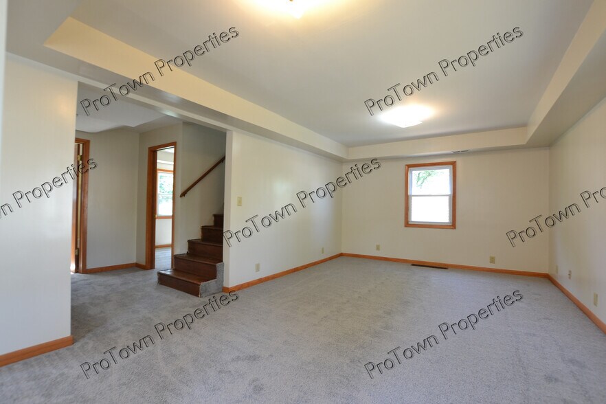 Building Photo - 211 Anderson Ave