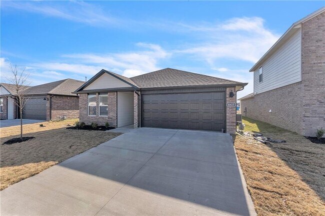 Building Photo - 4671 W Aurora St