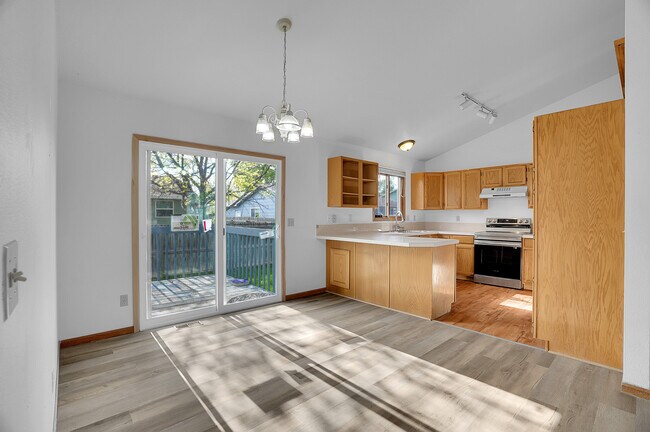 Building Photo - 866 S Buckeye Dr