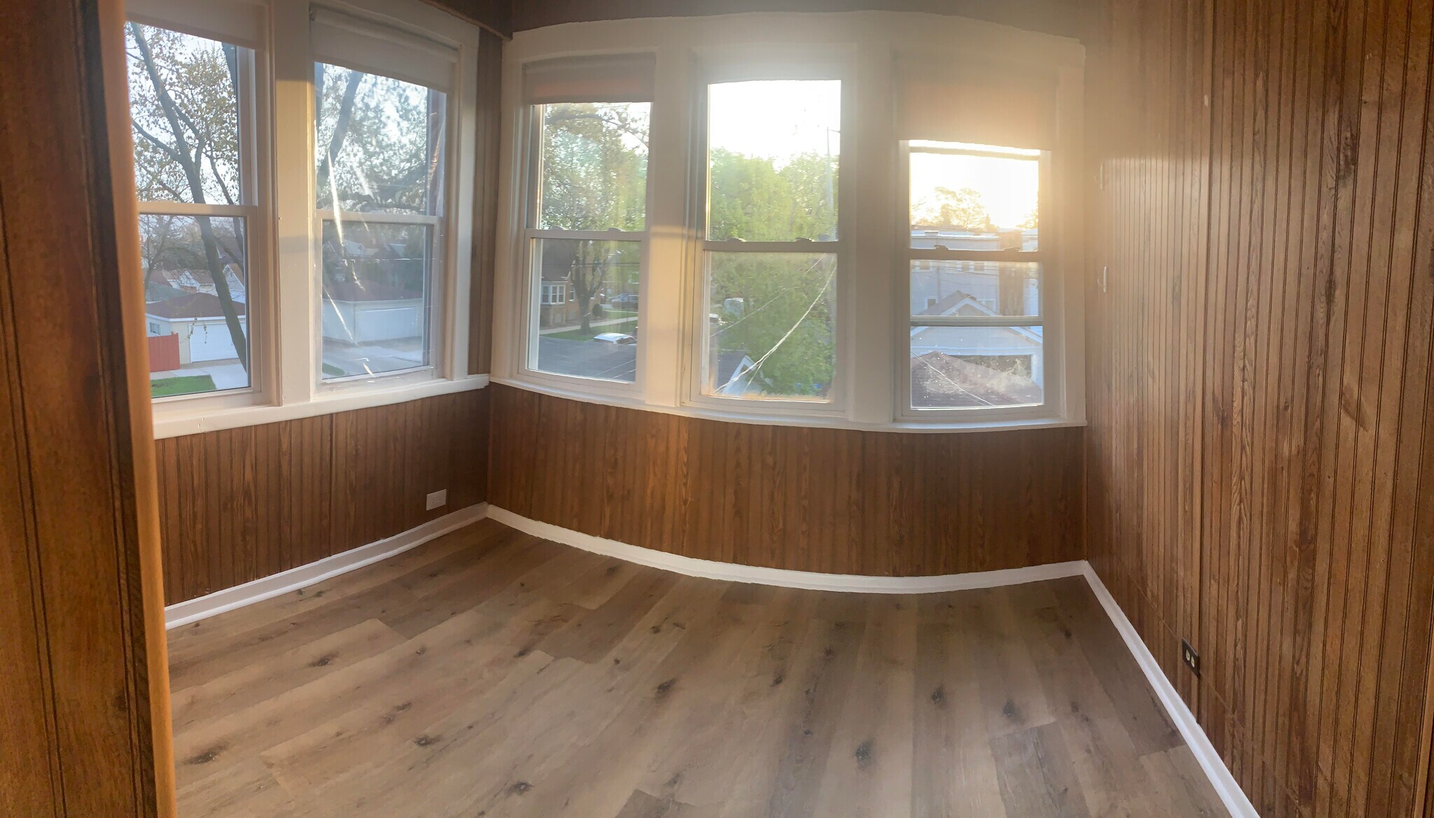 Sunroom - 4904 N Marmora Ave