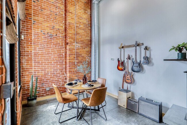 Building Photo - Cozy Loft in Downtown Spokane