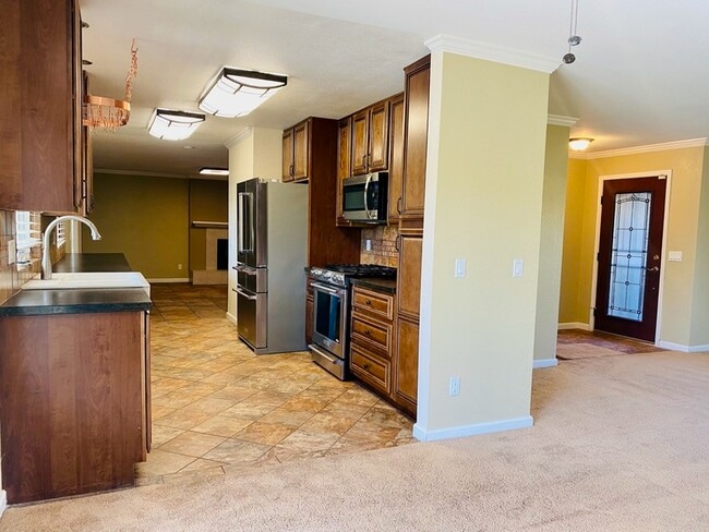 Building Photo - 1757 Burbank Ct