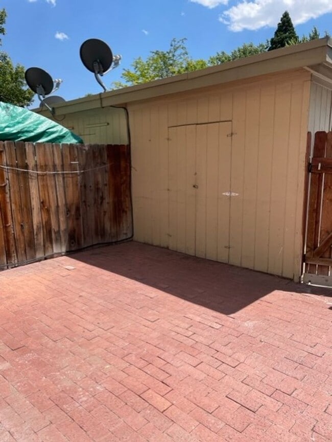Building Photo - Newly Remodeled Two Bedroom with Washer & Dryer