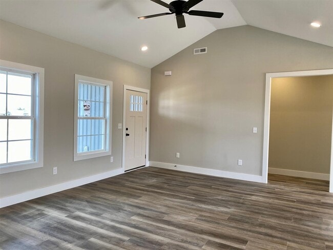 Building Photo - 476 Cedar Hollow Dr