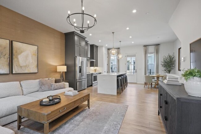 Building Photo - 121 Chestnut Cir