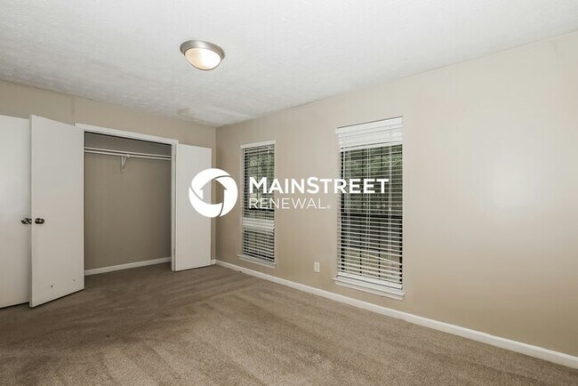 Building Photo - 3 Bedroom Pet-Friendly Home in Jonesboro, GA with Main Street Renewal