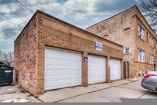 Building Photo - 3604 W Roscoe St