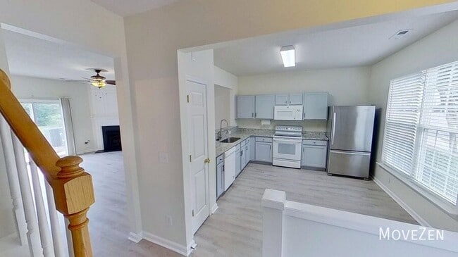 Building Photo - 614 Canyon Lake Cir