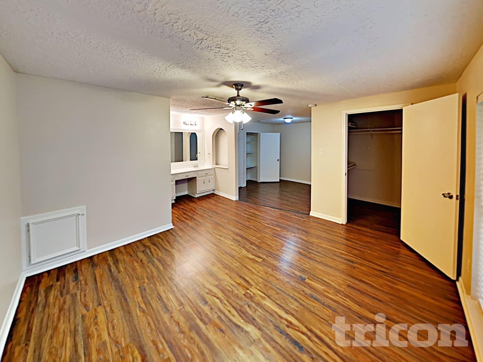 Building Photo - 16259 Hollow Wood Dr