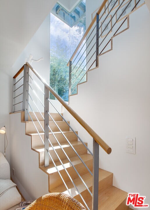 Building Photo - 757 1/2-757 1/2 Milwood Ave