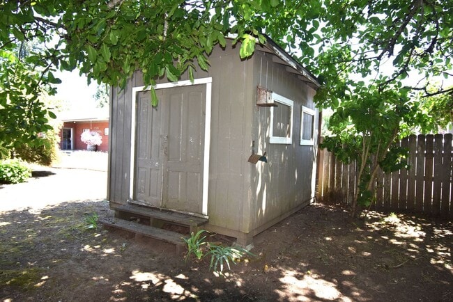 Building Photo - Cozy Home waiting for you.