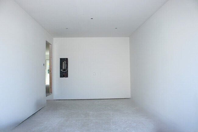 Building Photo - 103 E Division St