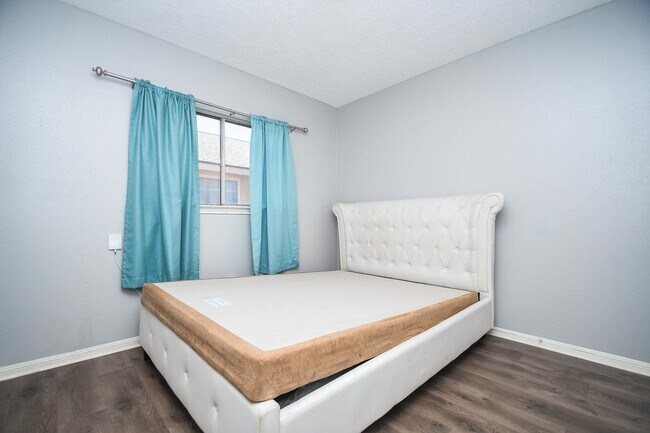 Building Photo - 15310 Barbarossa Dr