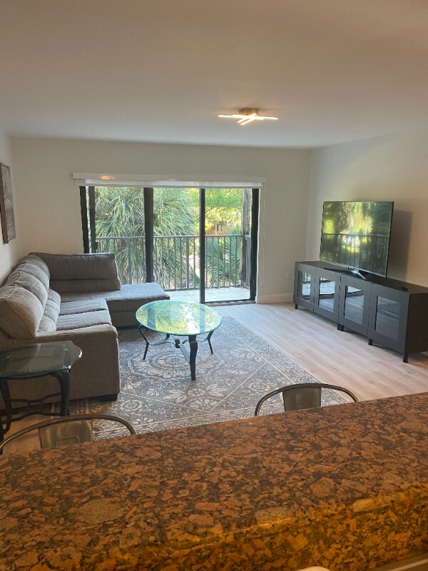 Building Photo - 2691 Albatross Rd N